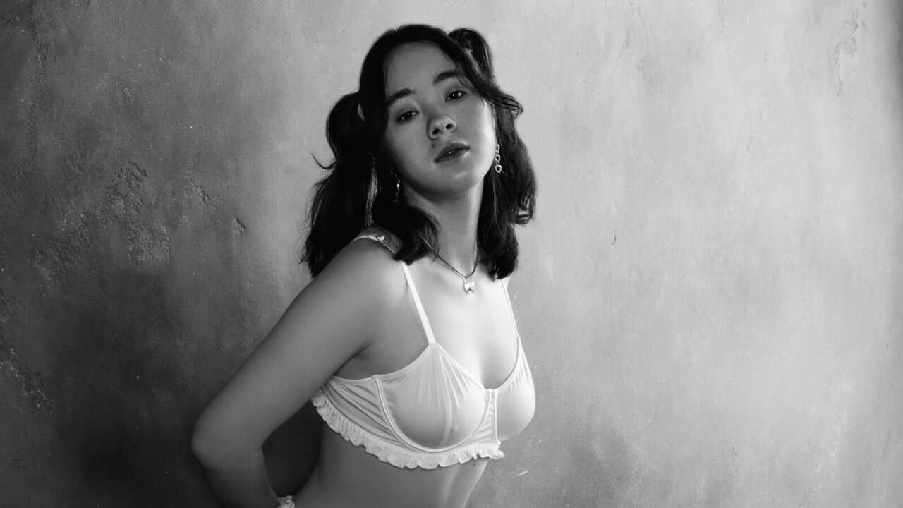 Speak with AislyFollin Live