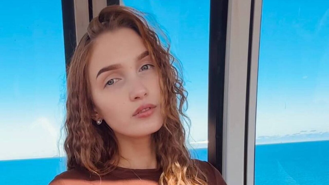 Speak with AlbinaFichtner Live