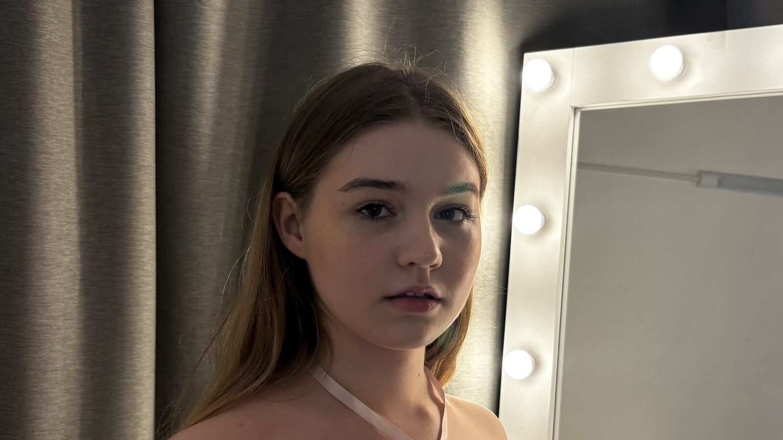 Speak with AmeliaMores Live