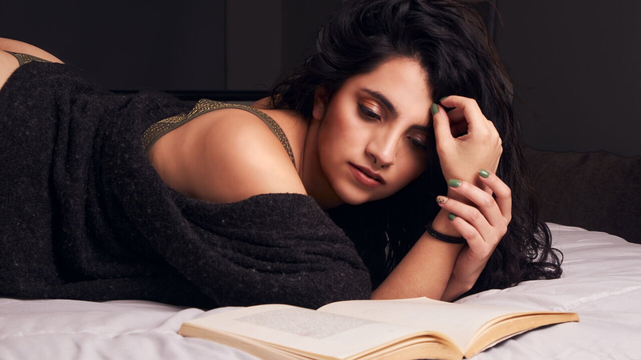 Speak with AmeliieMoon Live