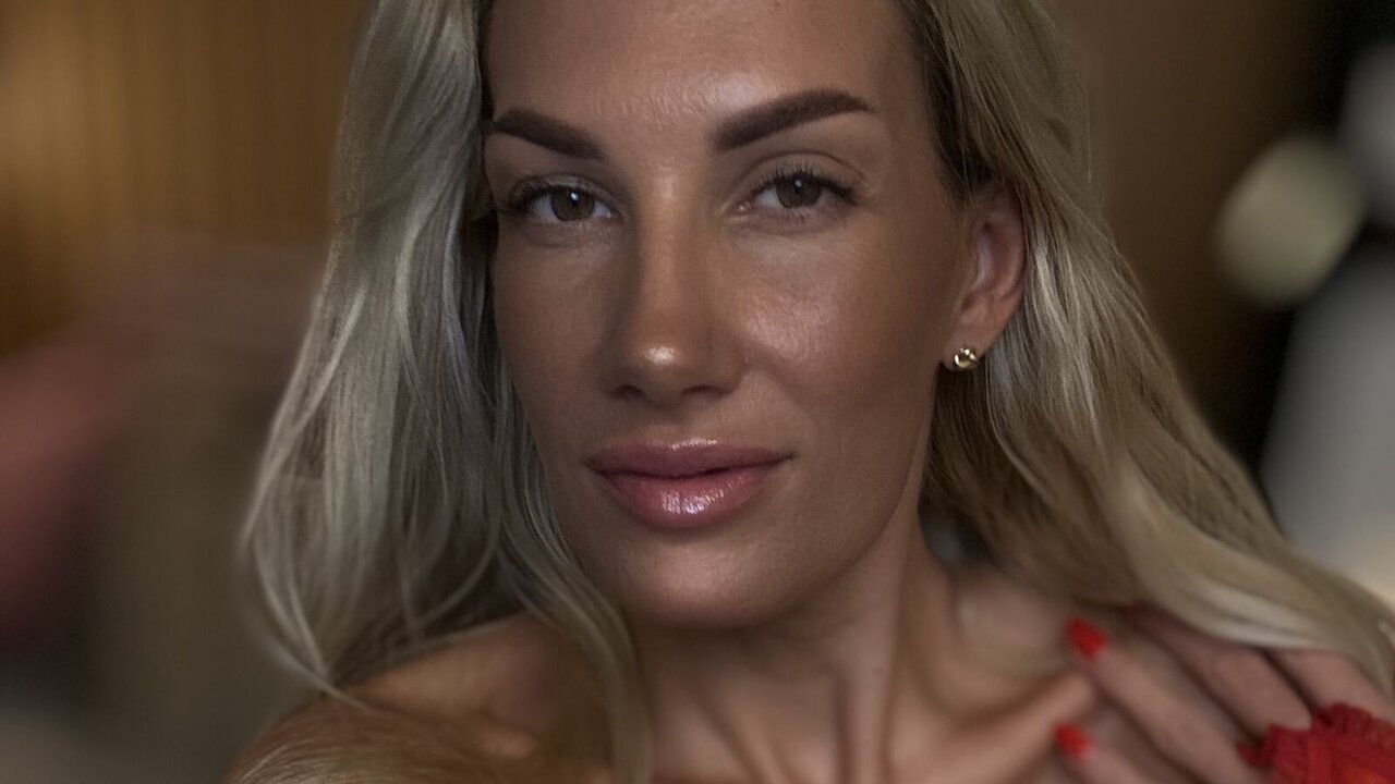 Speak with AriaVeller Live