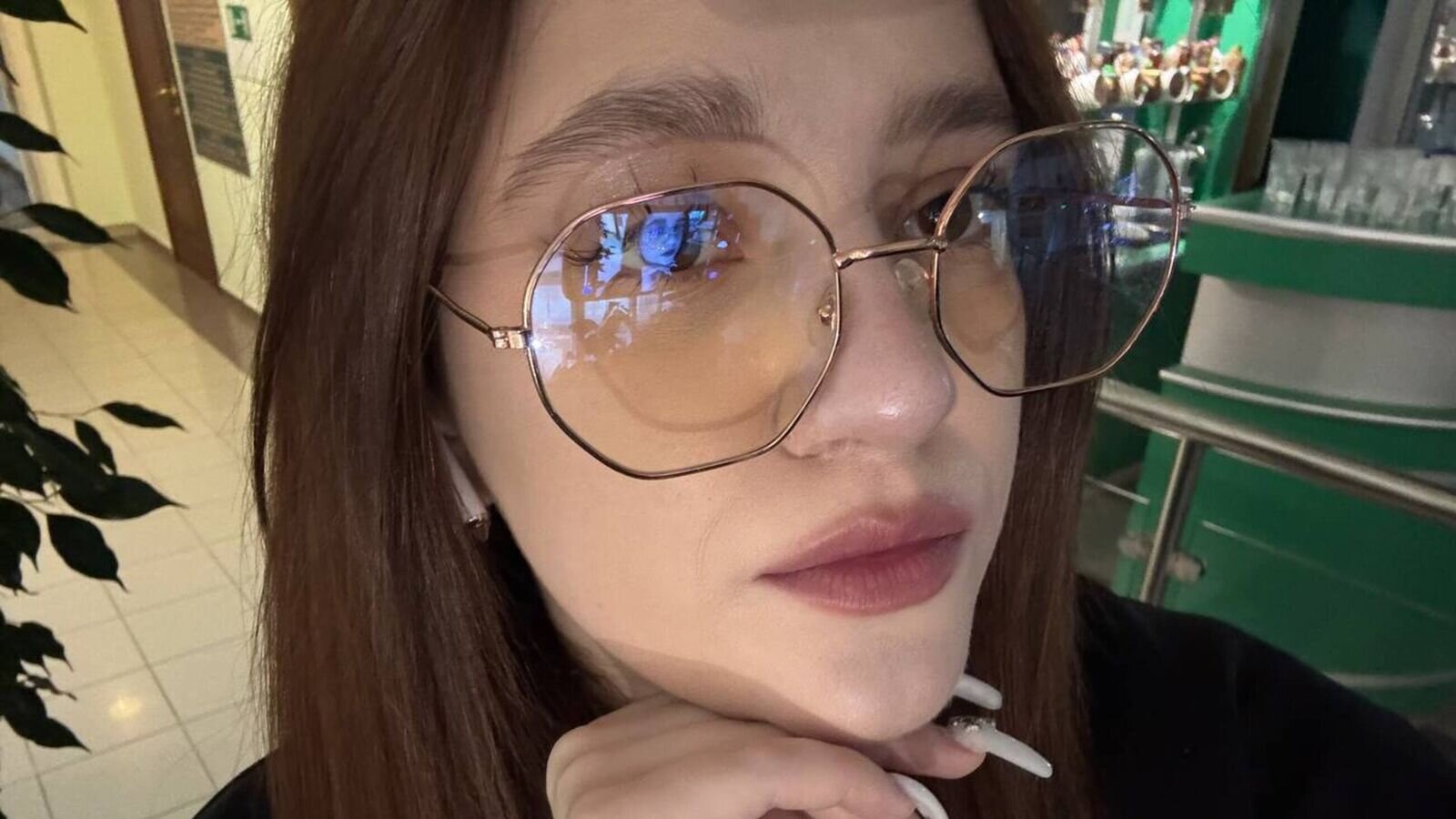 Speak with BessieWippert Live