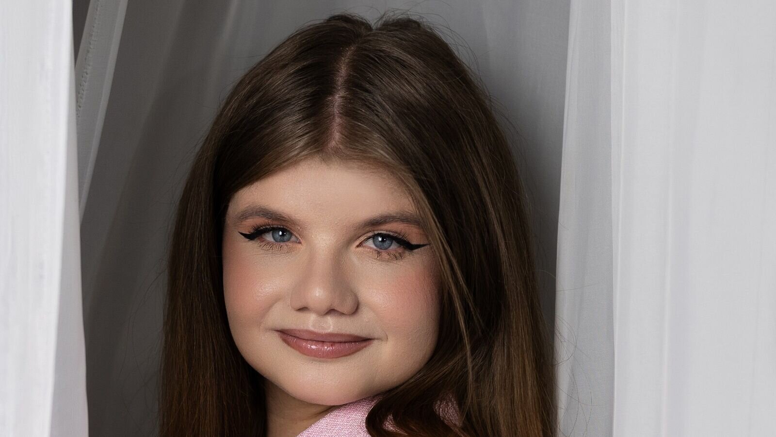 Speak with ChloeHalses Live