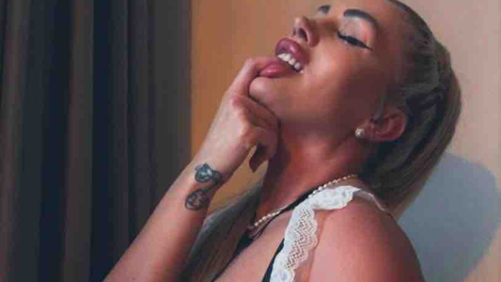 Speak with chicisabelle Live