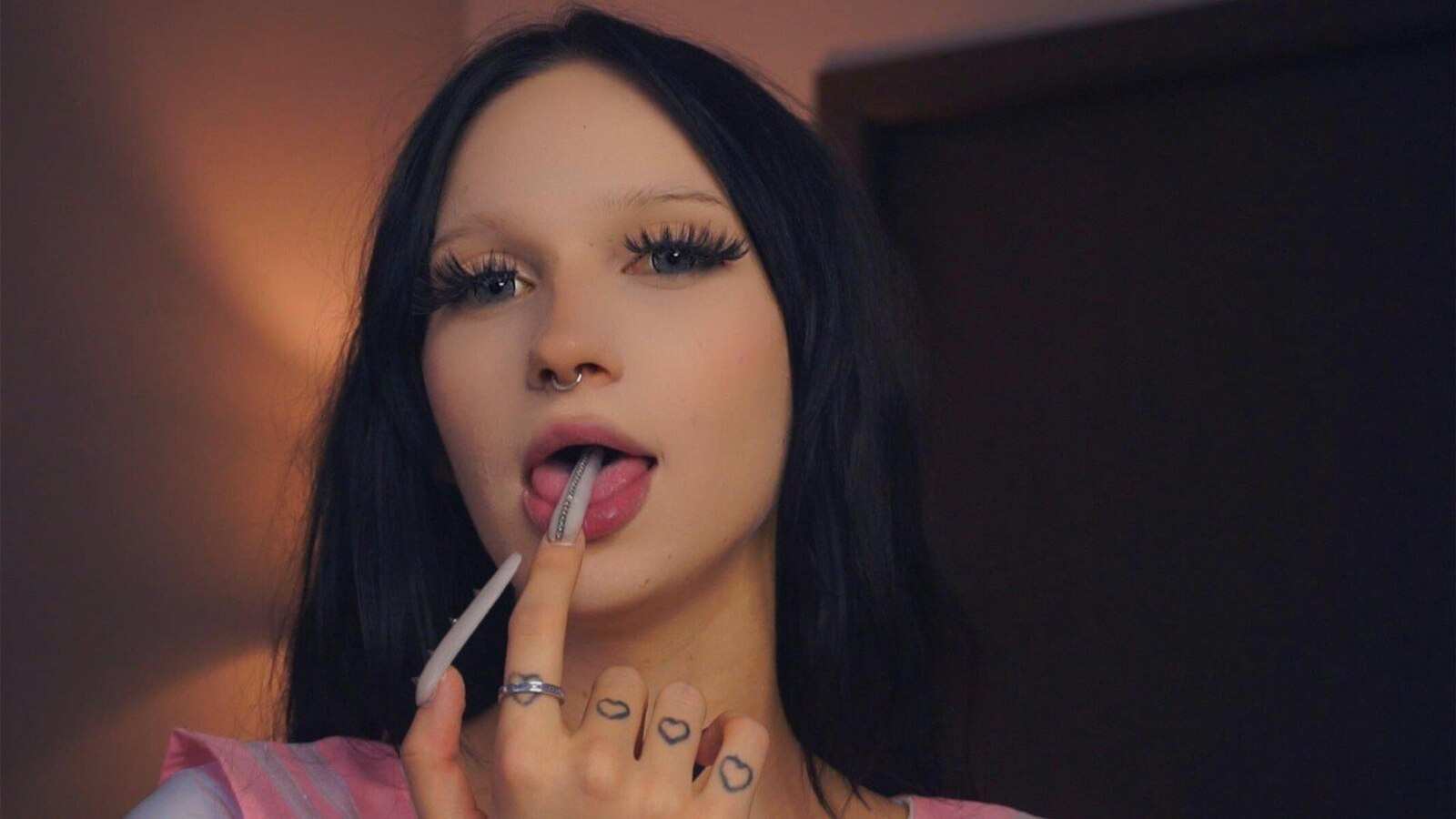 Speak with EdwinaCrammer Live