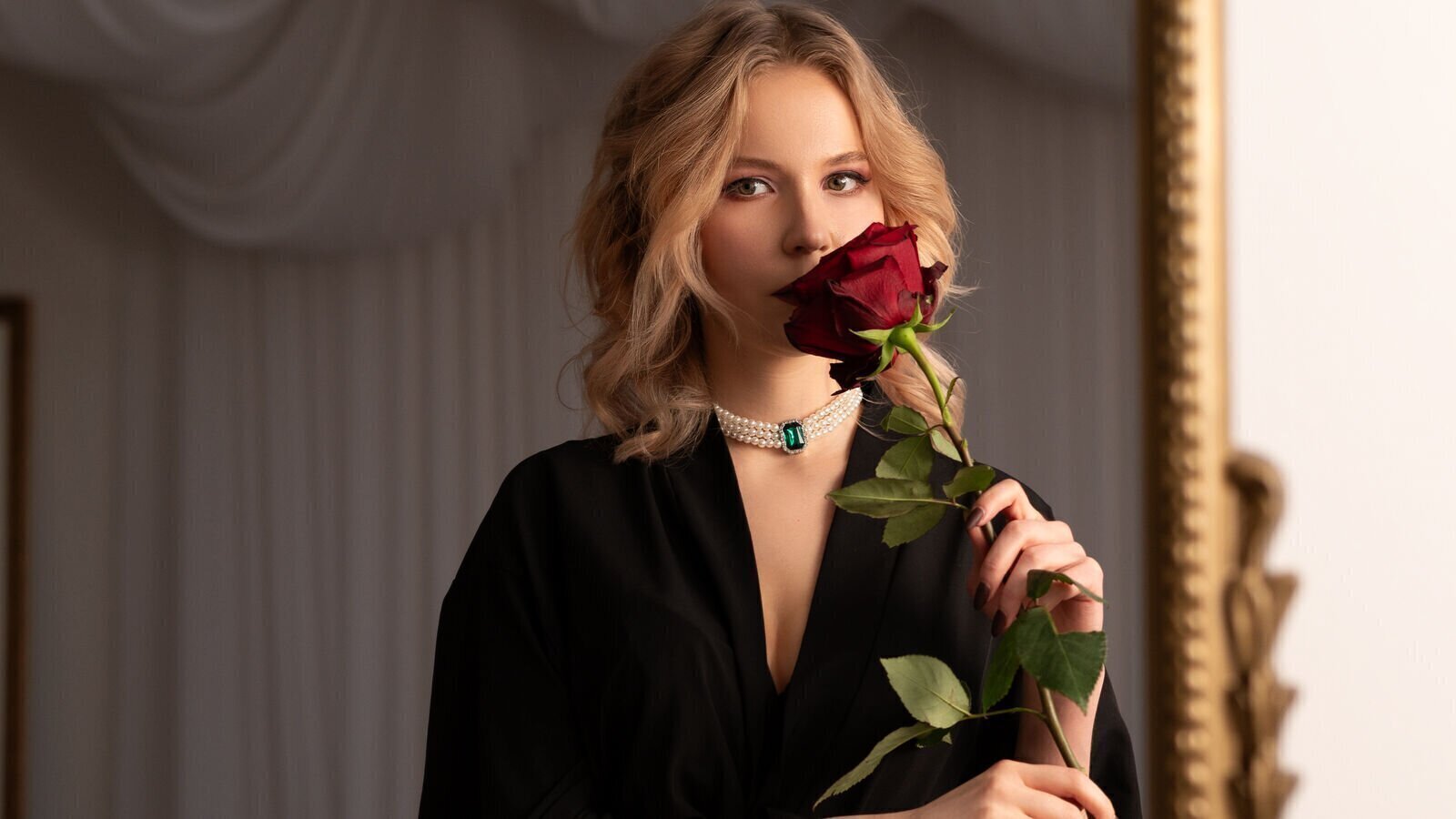 Speak with EllyBelloy Live