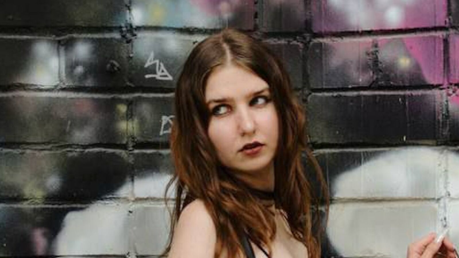 Speak with EmiliaWoods Live