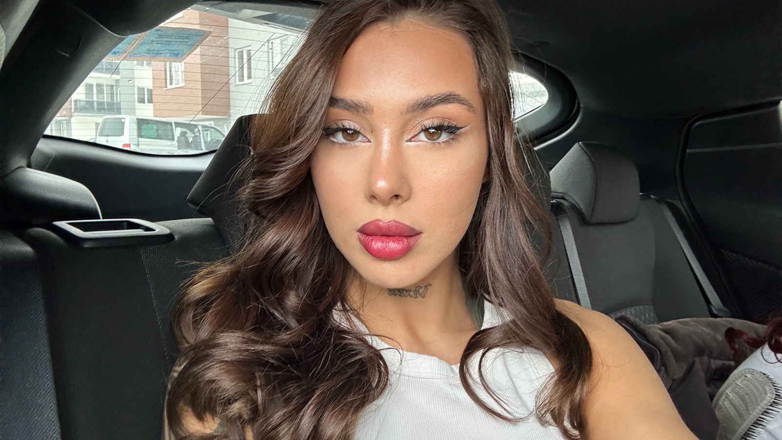 Speak with EvvaMiller Live