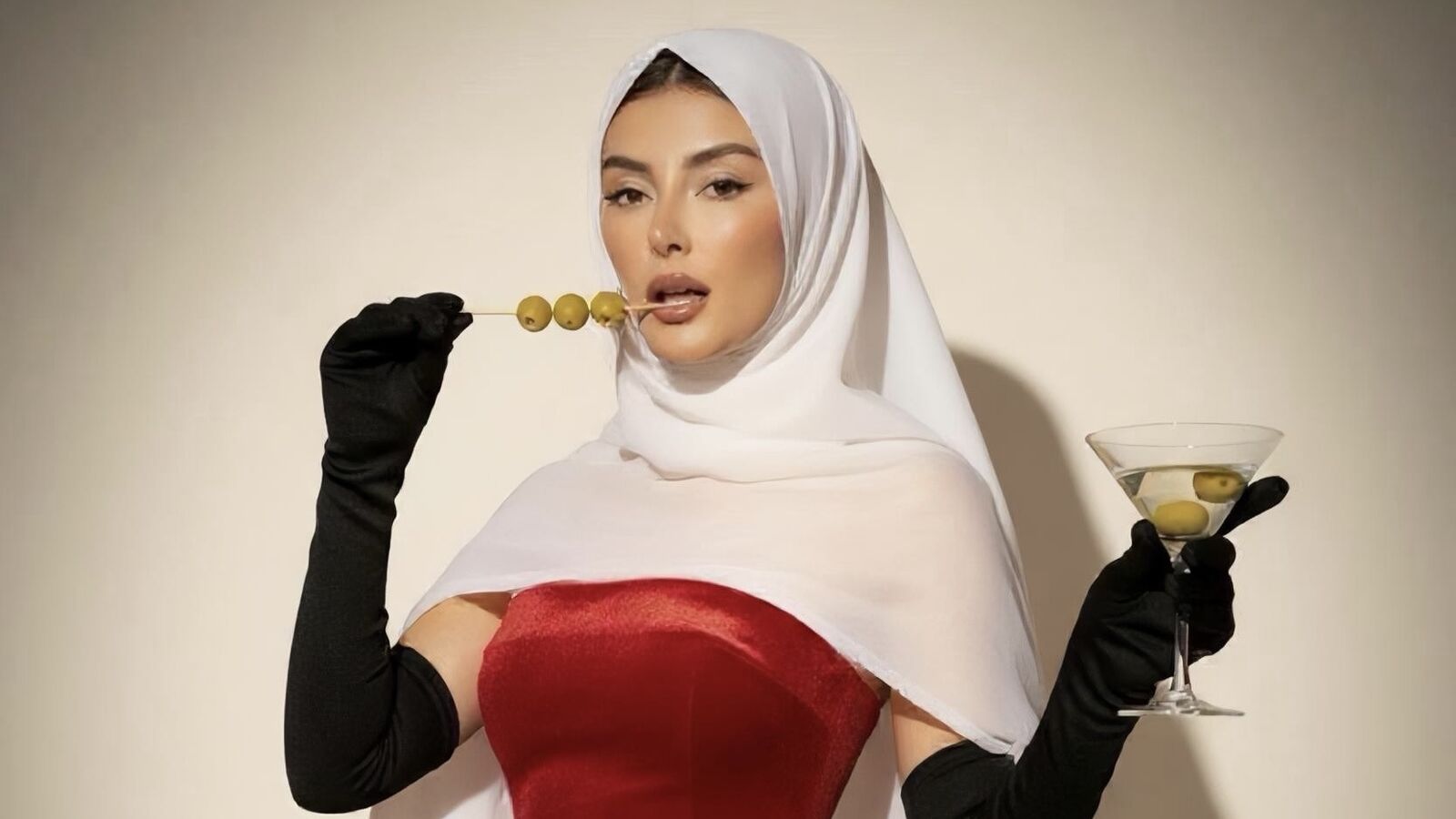 Speak with HalaiaNoor Live