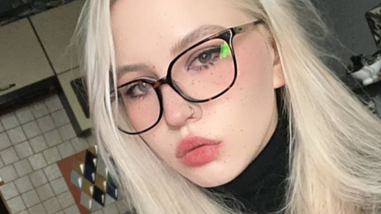 Speak with HettieReagen Live