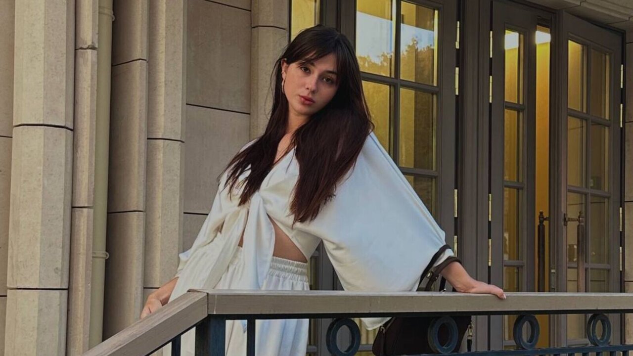 Speak with MadgeColee Live