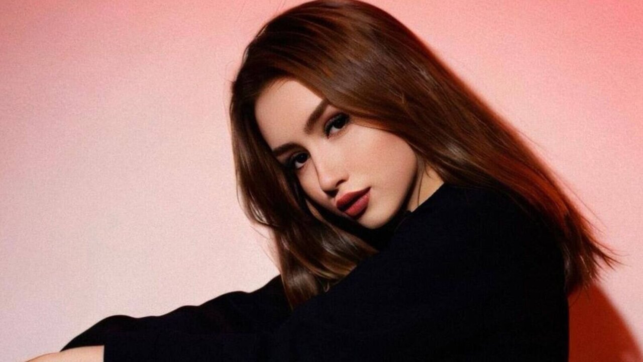 Speak with MaritaCosia Live