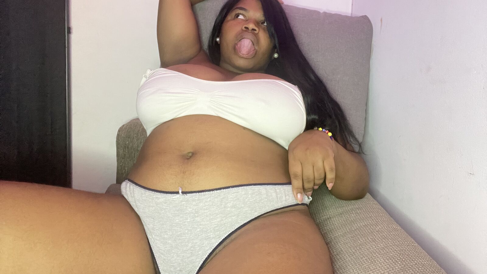 Speak with MayraMina Live