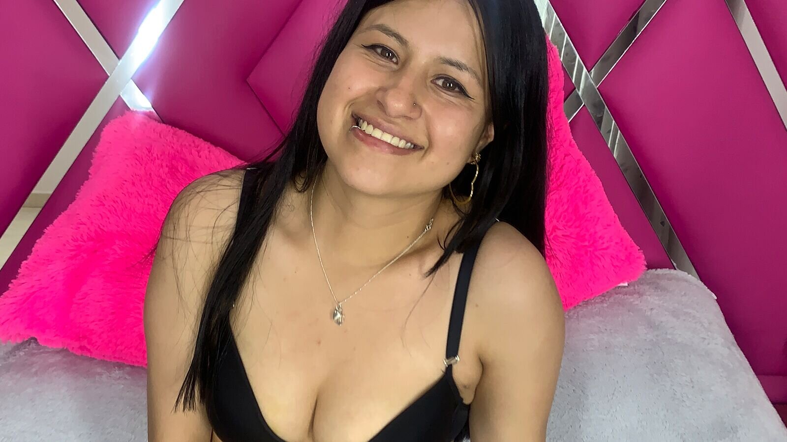 Speak with NathyLuna Live