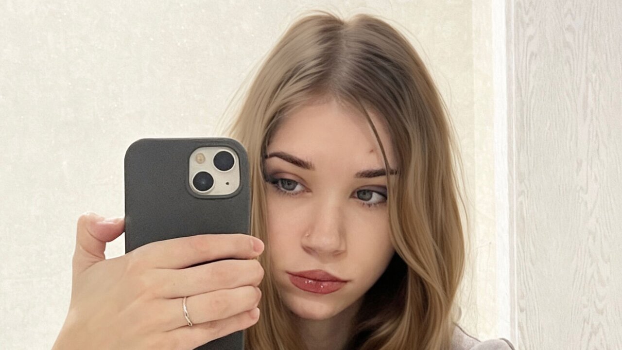 Speak with NikaEstelle Live