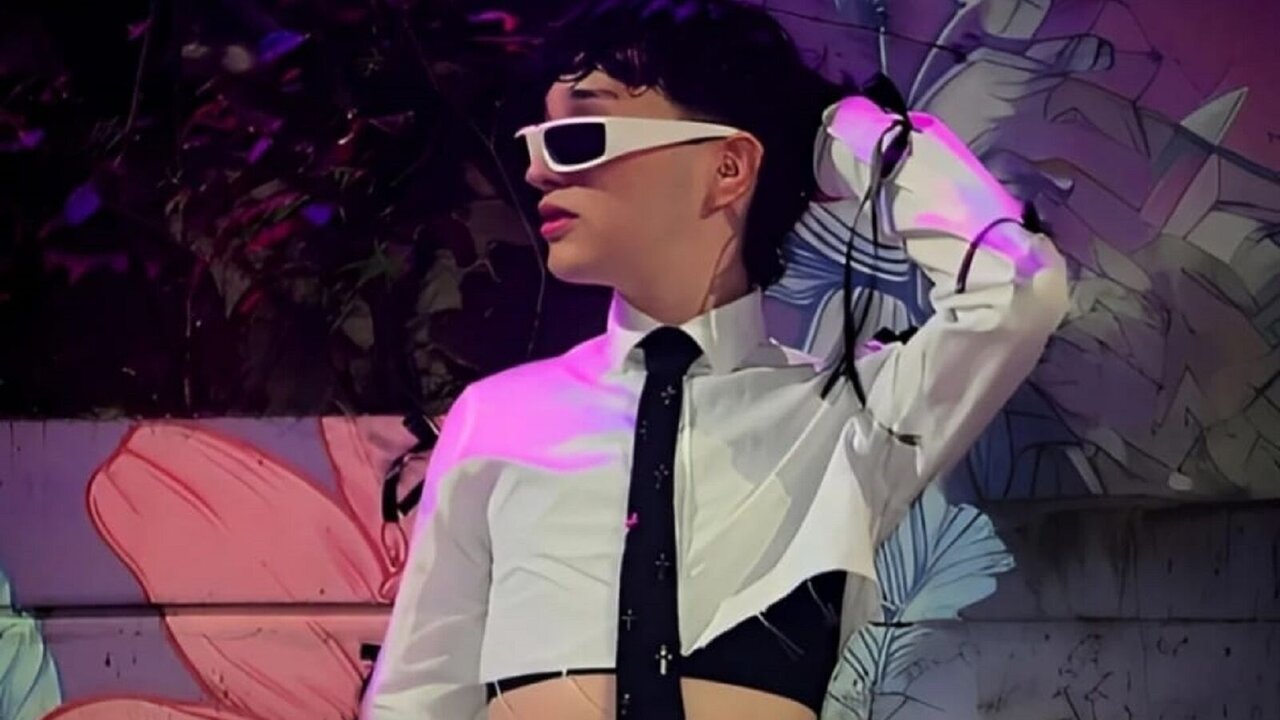 Speak with SantiBrats Live