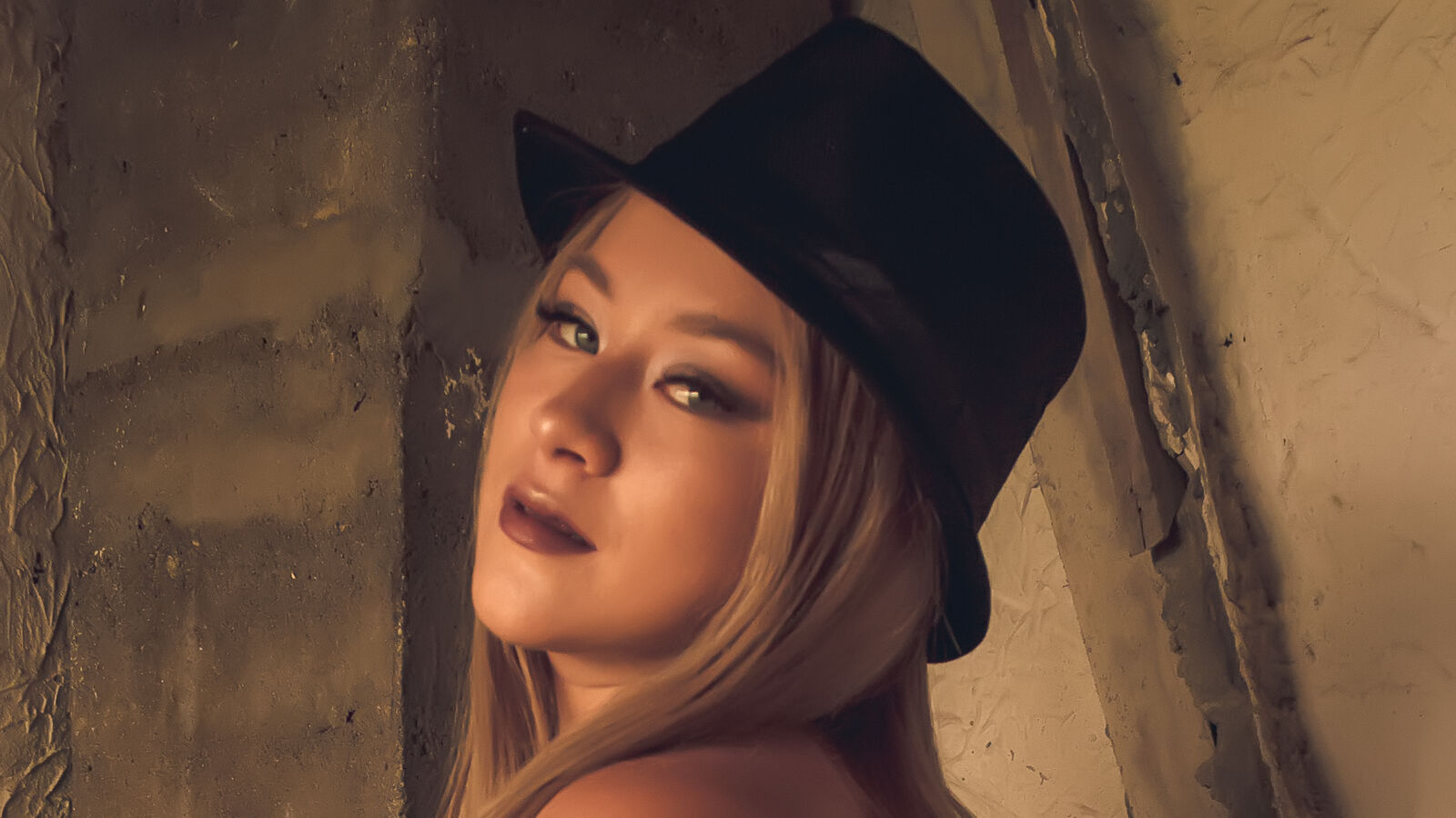 Speak with SarahMasha Live