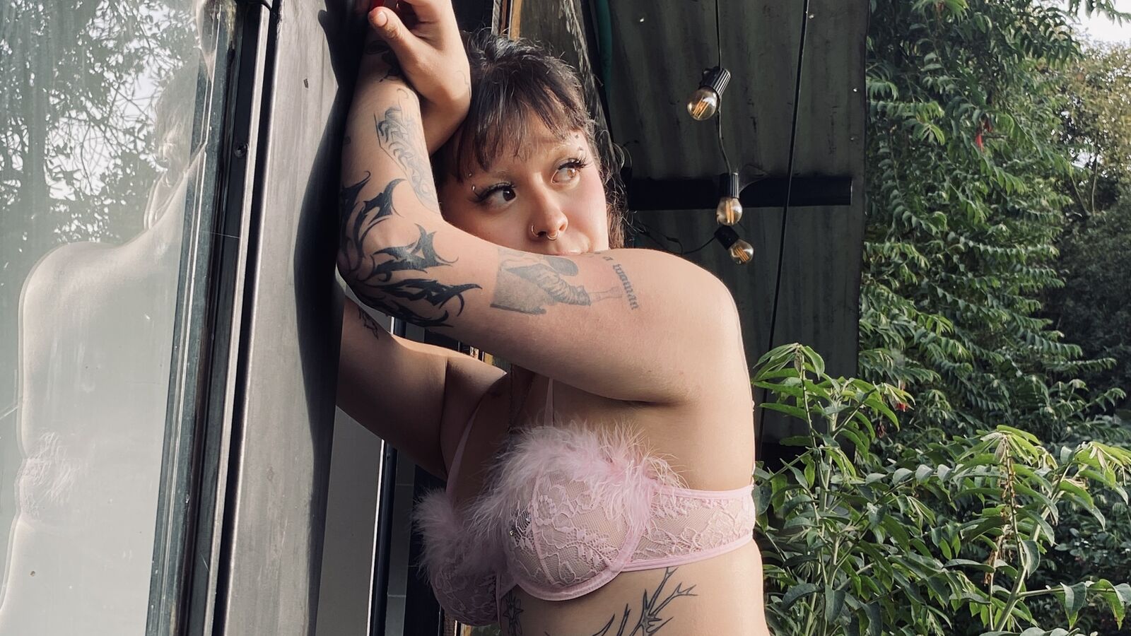 Speak with SaskiaVellour Live