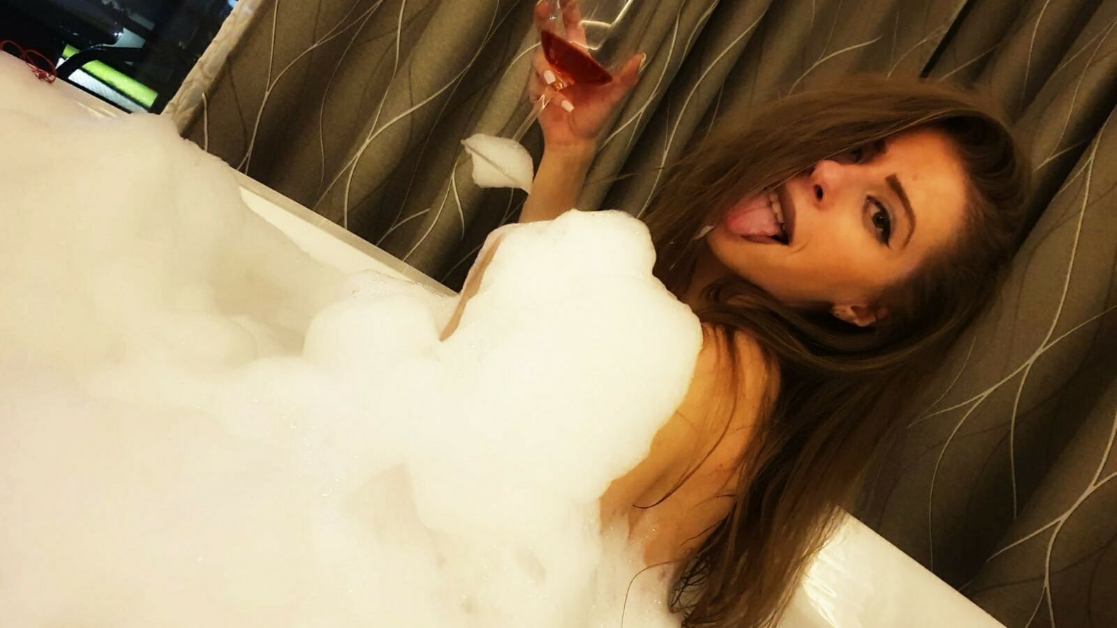 Speak with SophiaVosse Live