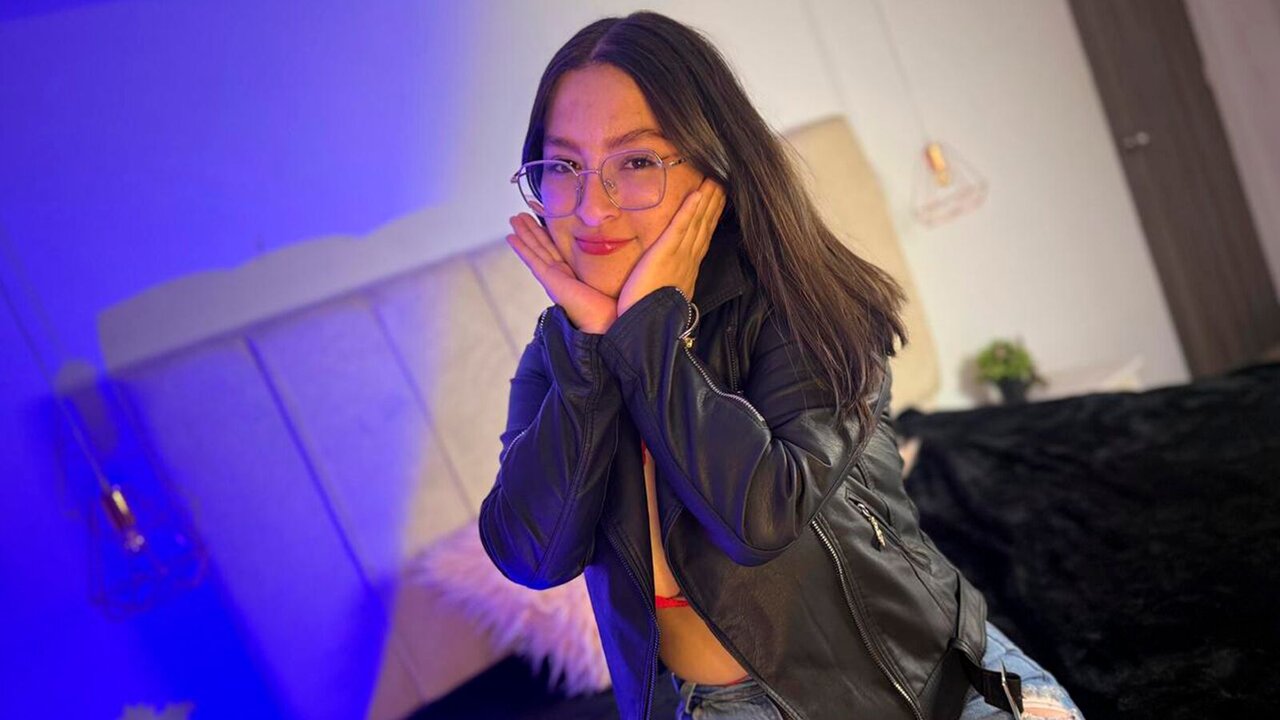 Speak with ValeriaMontclair Live