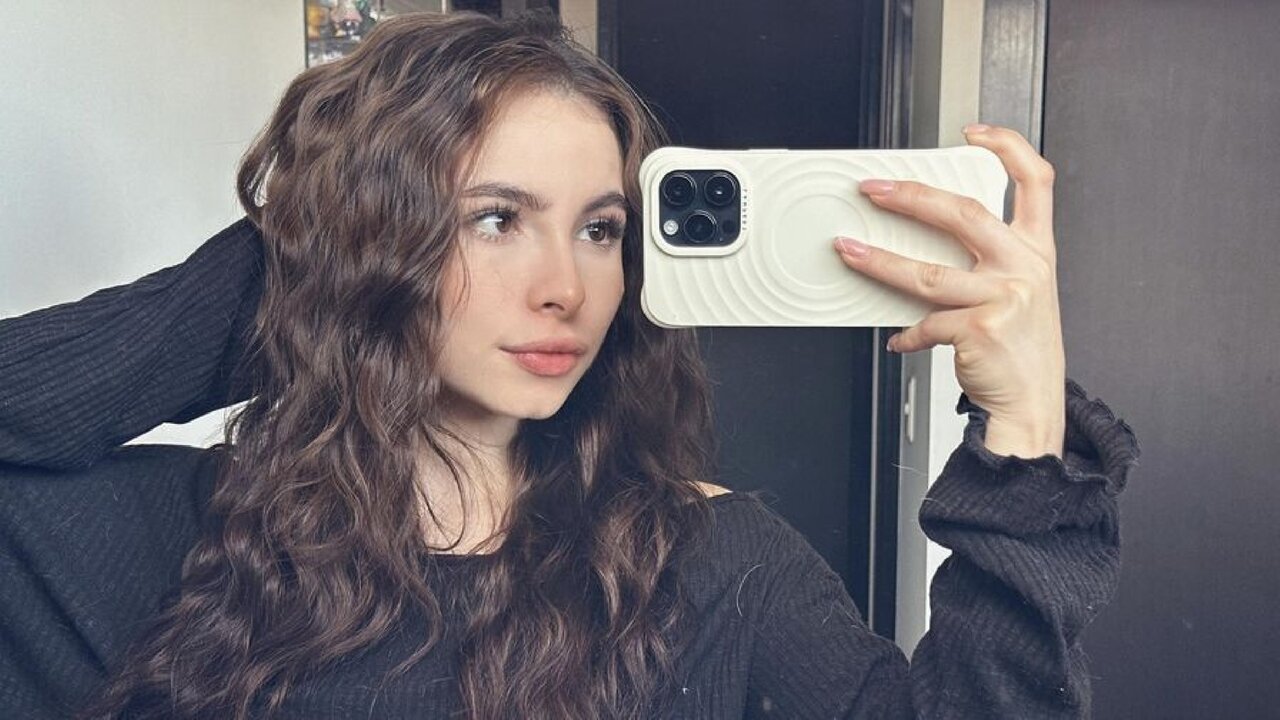 Speak with VivianBasset Live